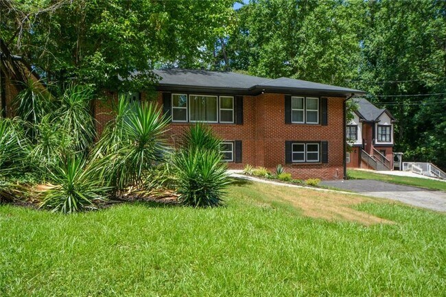 Building Photo - 2267 Delowe Dr