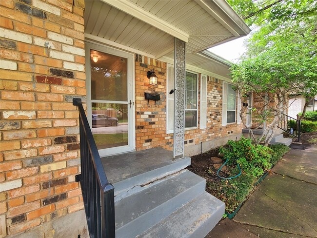 Photo - 7409 Brentcove Cir Apartment