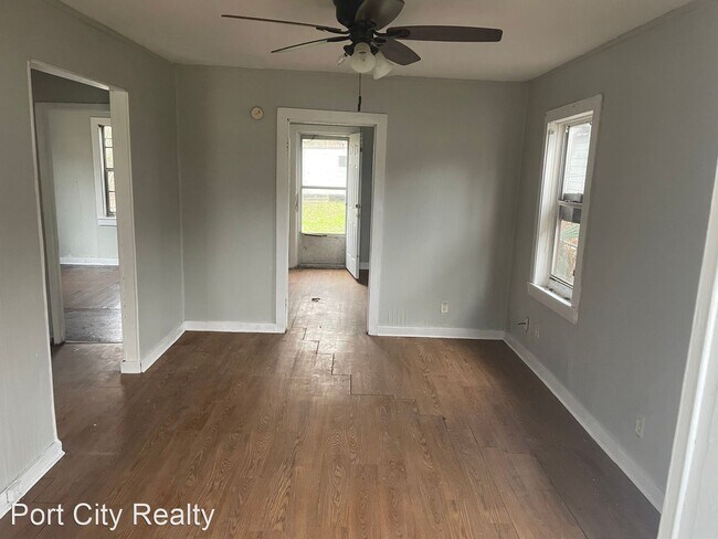 Building Photo - 2 br, 1 bath House - 2727 Myrtle St