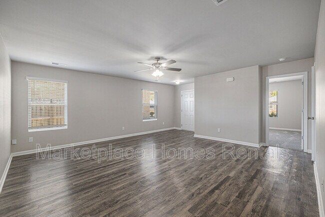 Building Photo - 715 The Heights Ln
