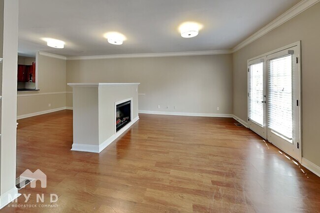 Building Photo - 302 Laurel Ave SW
