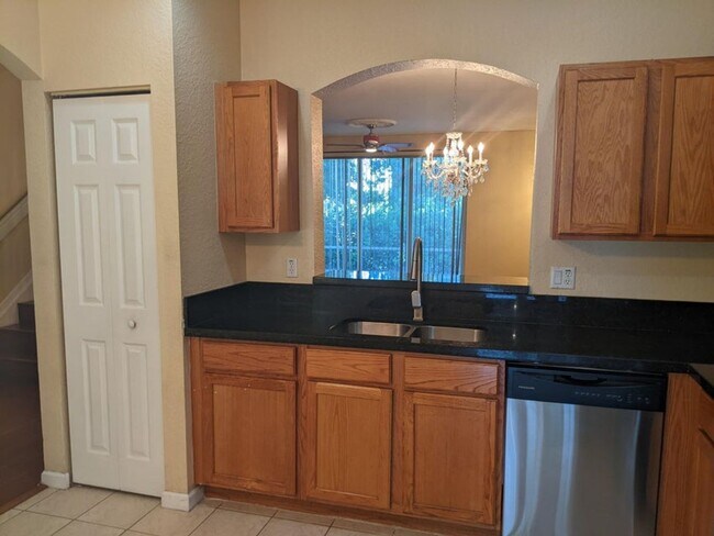 Foto del edificio - 2226 Oakmont Dr