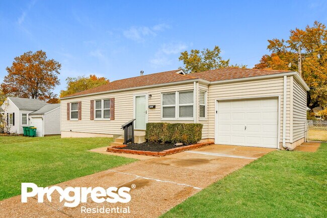 Building Photo - 1123 Roxton Dr