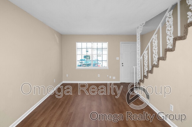 Building Photo - 425 Oakwood Ave