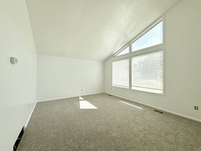 Building Photo - Newly Updated 4-Bedroom Home in Sandy!