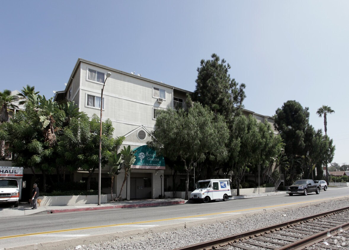 Seville Gardens +55 Apartments in Huntington Park, CA