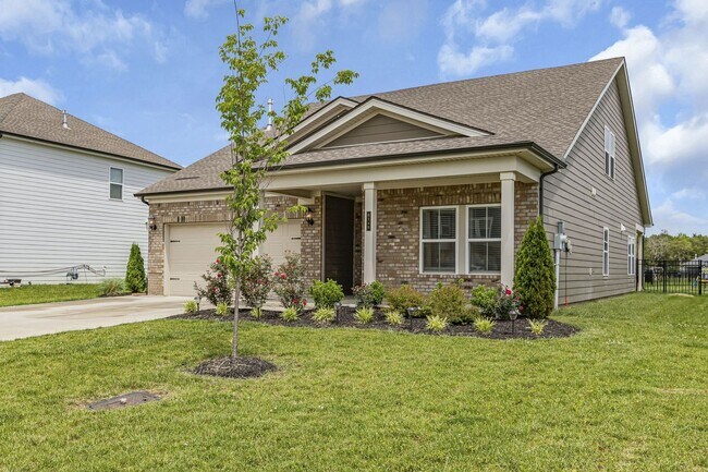 Foto del edificio - AVAILABLE NOW! Beautiful 5 Bedroom 3 Bath,...