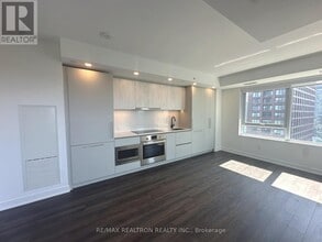 Building Photo - 609 Sherbourne St