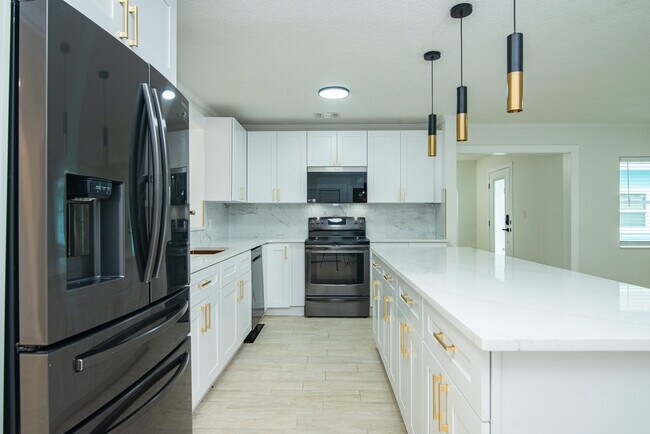 Building Photo - 111 Zoratoa Ave