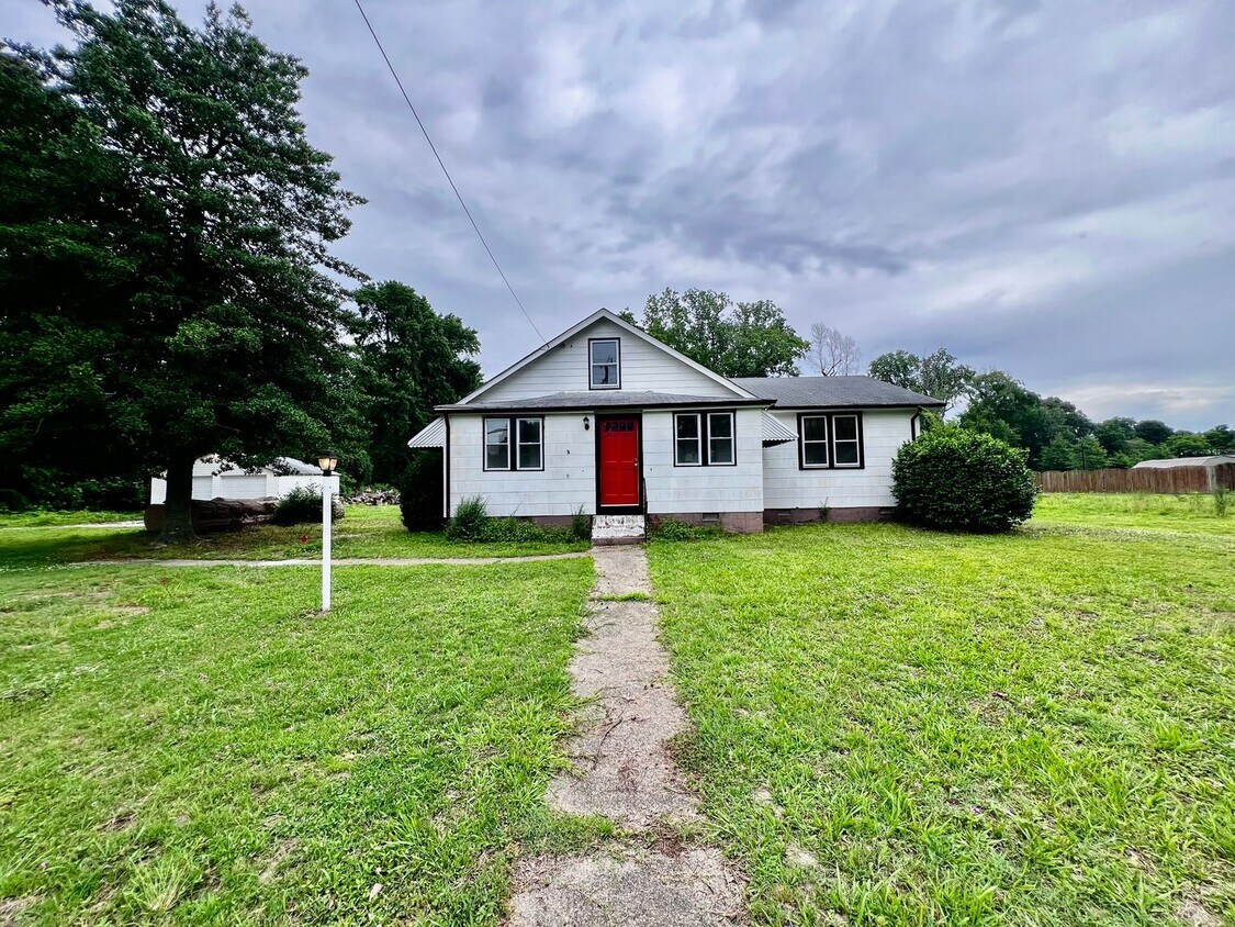 Primary Photo - Charming Farmhouse in Chesapeake on .87 Acres