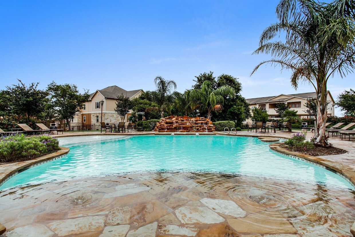 WEST OAKS Apartments San Antonio, TX