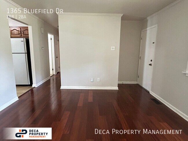 Foto del edificio - 1365 Bluefield Dr