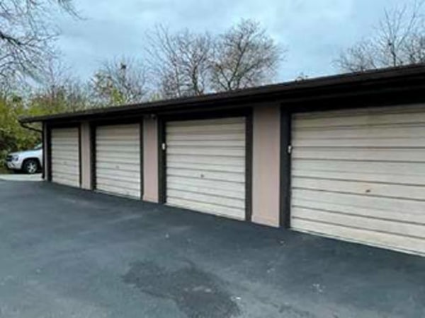 Full garage - 27035 Oakmead Dr