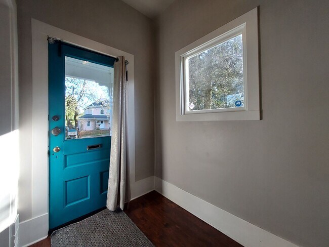 Foto del edificio - Vintage Three Bedroom Home!