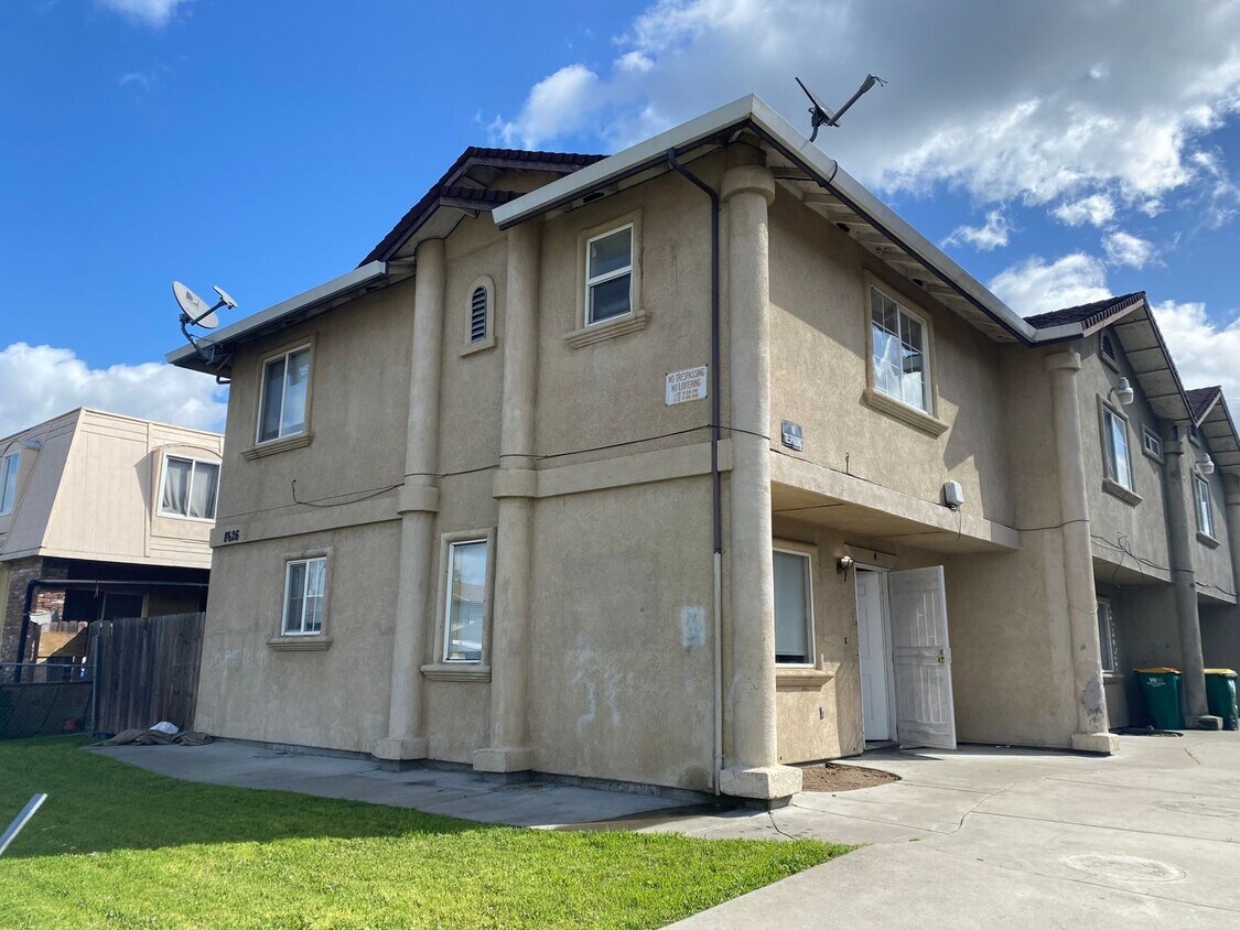 Primary Photo - Spacious, 3 Bed, 2 Bath Townhouse