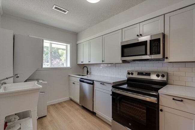 Foto del edificio - 5307 Weaver St