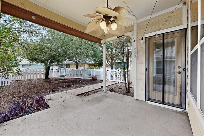 Foto del edificio - 319 Bandstand Ln