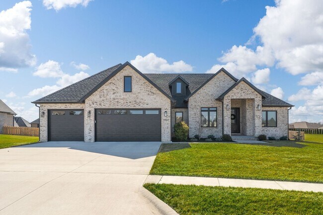 Foto del edificio - Gorgeous Rental in Wild House East Springfield
