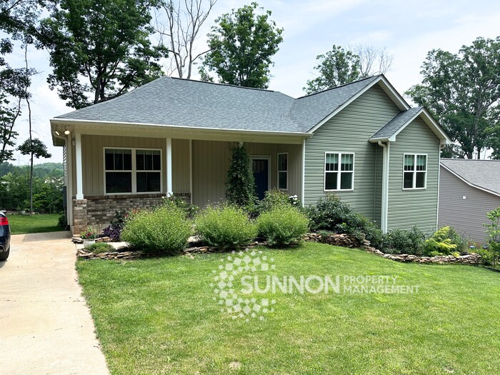 Primary Photo - Peaceful 3-Bedroom Retreat with Scenic Vie...