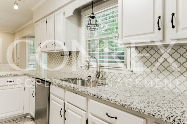 Building Photo - Charming 4 Bedroom Home in Montgomery, AL!