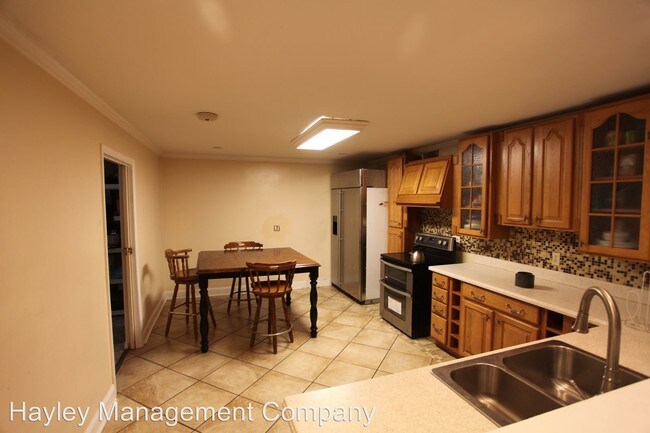 Building Photo - 864 Janet Dr