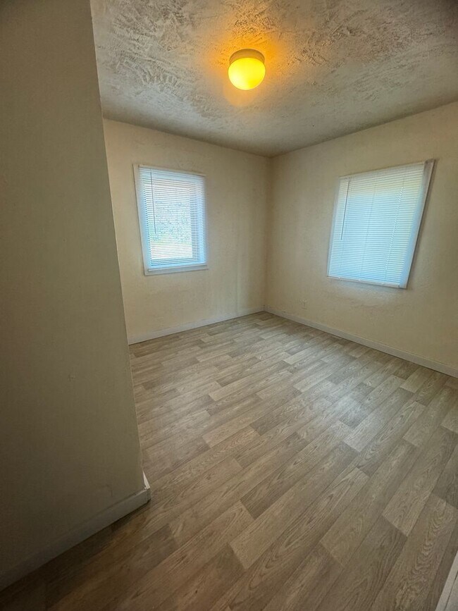 Foto del edificio - Remodeled 3 bedroom 1 bath home available soon!