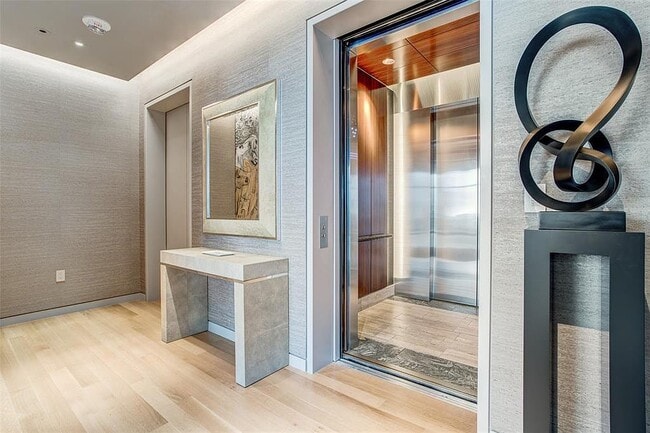 Building Photo - 1918 Olive St