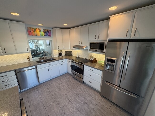 Foto del edificio - 333 The Esplanade N