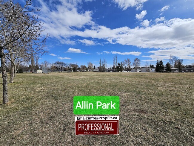 Photo du bâtiment - 15914-15996 96 Ave NW