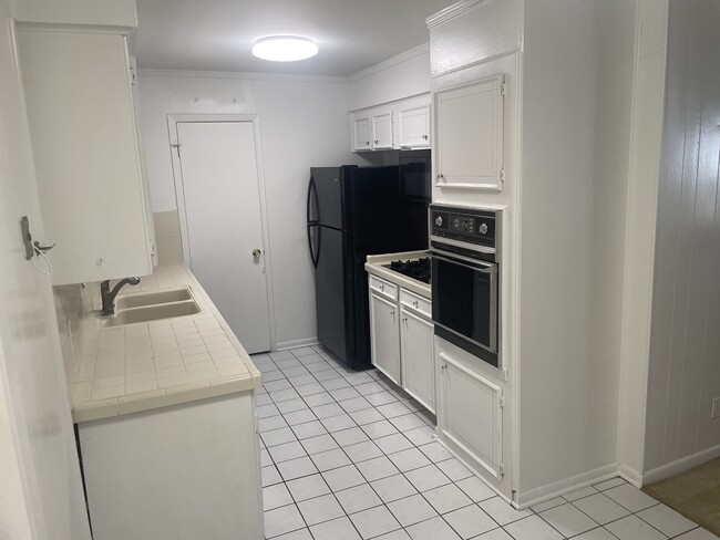 Building Photo - 1219 Neal Pickett Dr