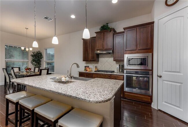 Building Photo - 3001 Tempe Dr