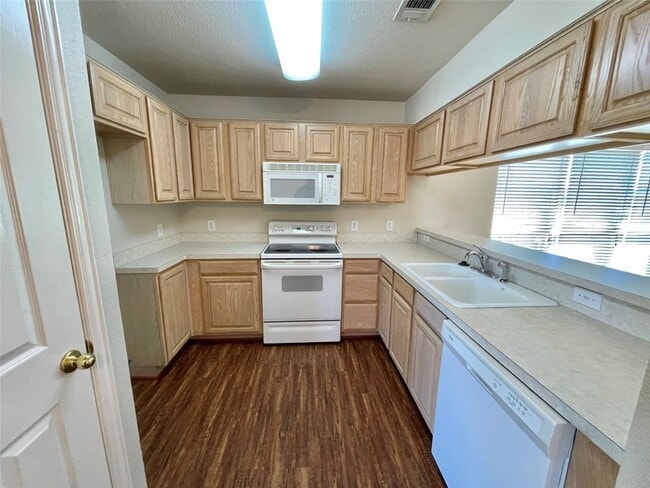 Building Photo - 822 Rambling Ct