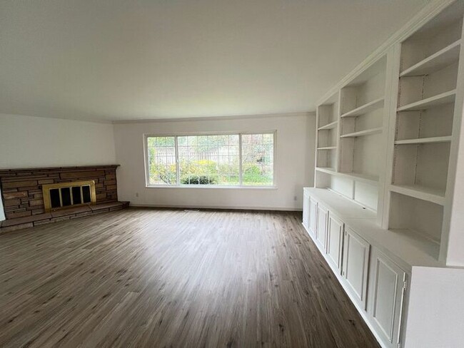 Foto del edificio - Remodeled 4BD/2.5BA Home in Upscale Campbe...