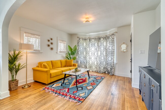 Foto del edificio - 2215 SE Powell Blvd