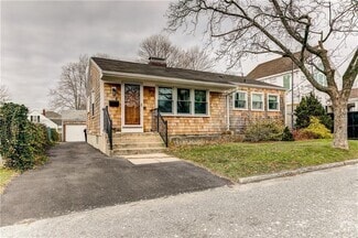 Building Photo - 4 Sagamore St