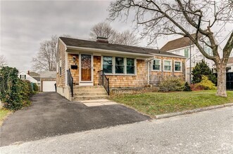 Building Photo - 4 Sagamore St