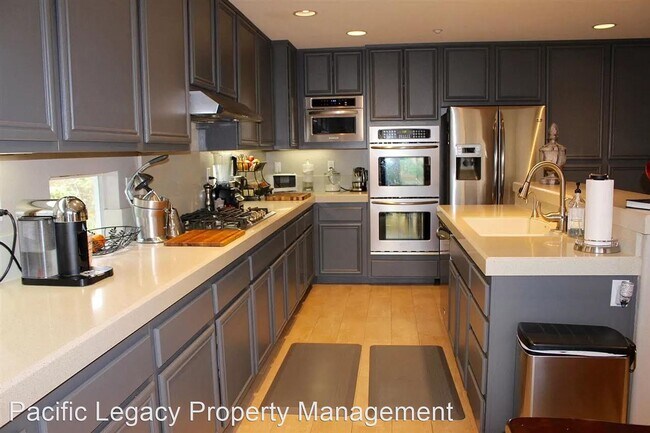 Foto del edificio - 5 br, 4 bath House - 10042 Challenger Circle