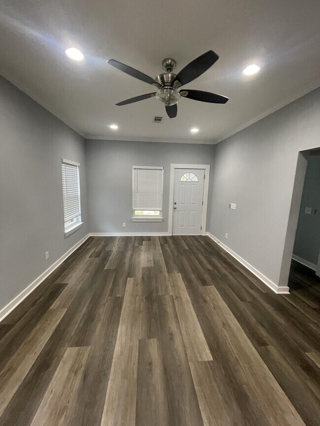 Building Photo - 1106 W Gregory St