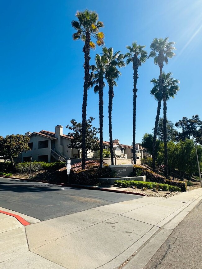 Foto del edificio - 3 bed 3 bath Condo for Rent in Rancho San ...