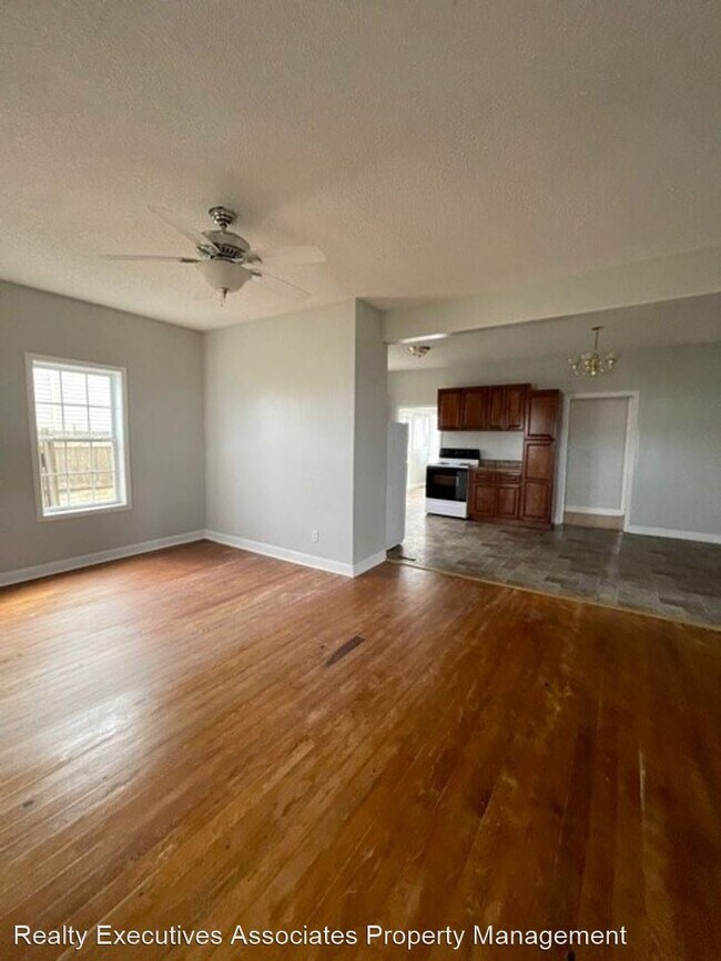 Building Photo - 3 br, 1 bath House - 206 South Rankin Road