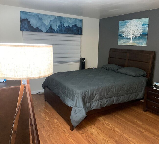 Foto del edificio - Charming 2BR Condo in Wallingford