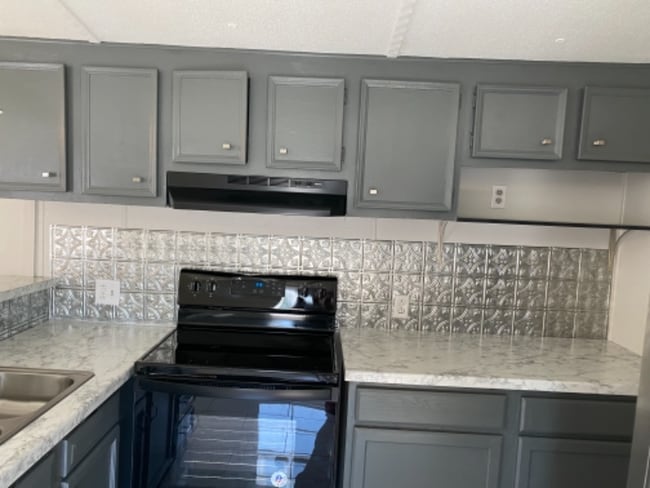 Building Photo - 833 Lovell Rd