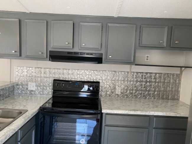 Foto del edificio - 833 Lovell Rd