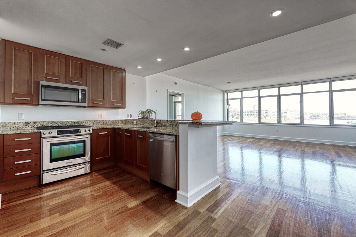 Foto principal - 8100 River Rd