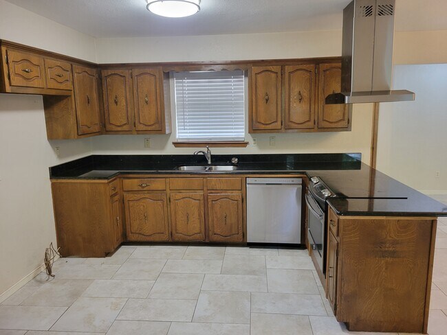 Kitchen - 1546 Timbercreek Dr