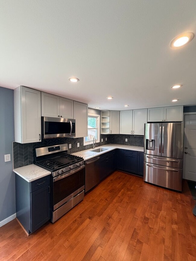 Building Photo - Spacious 4 Bedroom Split-Level Home in Clay, NY