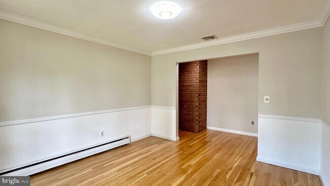 Building Photo - 396 Riverside Dr