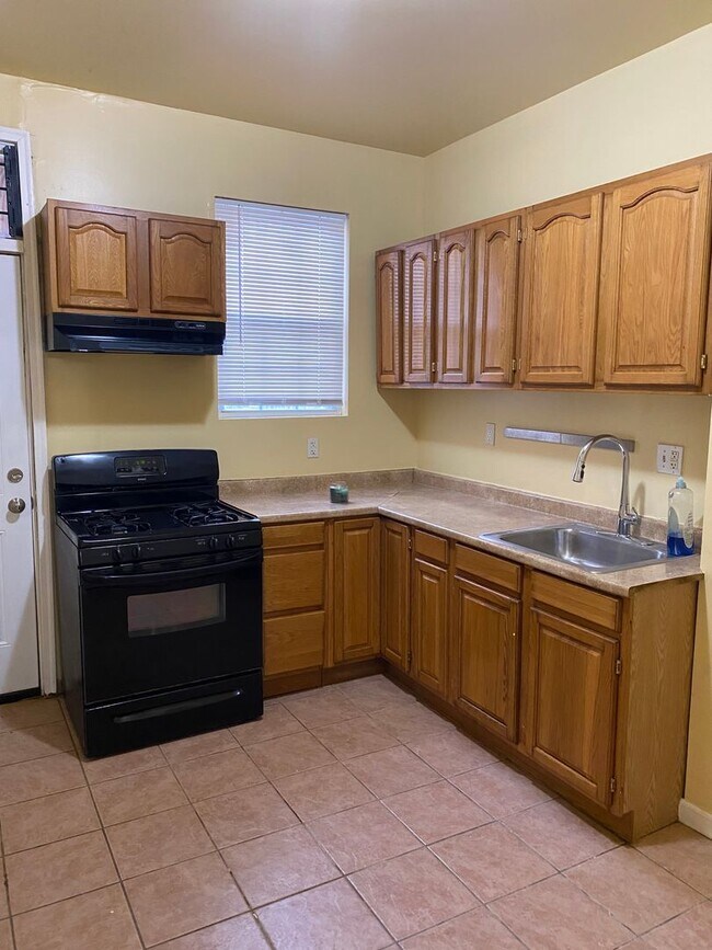 Foto del edificio - 2126 W Baltimore St