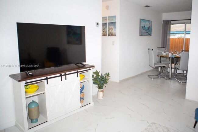 Foto del edificio - 200 SW 11th St