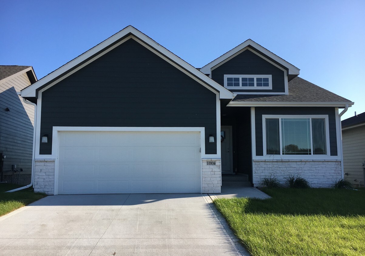 1008 NE 21st St, Grimes, IA 50111 House Rental in Grimes, IA